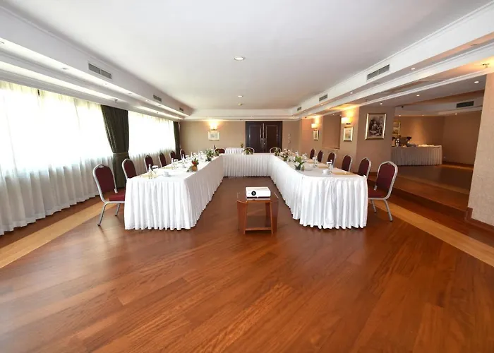 Buyukhanli Park Hotel 4*