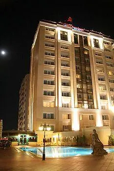 Buyukhanli Park מלון 4*